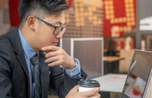 China Traders Hunt for Long-Term Reopening Winners After Frenzy